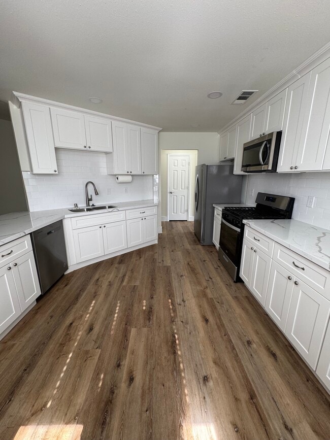 Building Photo - 1024 Michelle Ct