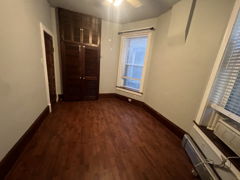 Building Photo - 3545 N Sheffield Ave