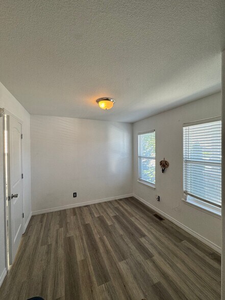 Building Photo - 7836 Braxton Dr