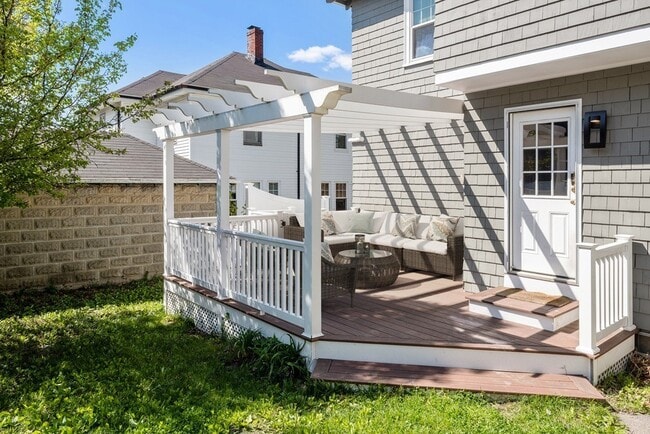 Building Photo - 22 Embassy Rd