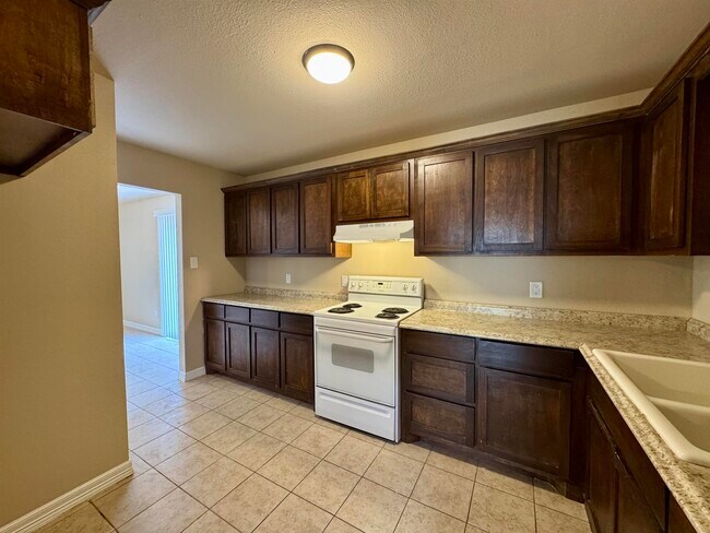 Building Photo - 203 Kennedy Dr