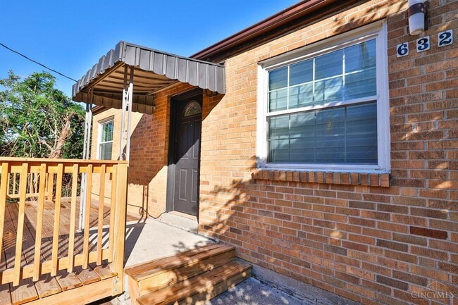 Building Photo - Two Bedroom Home for UC Students for This Year and Next!