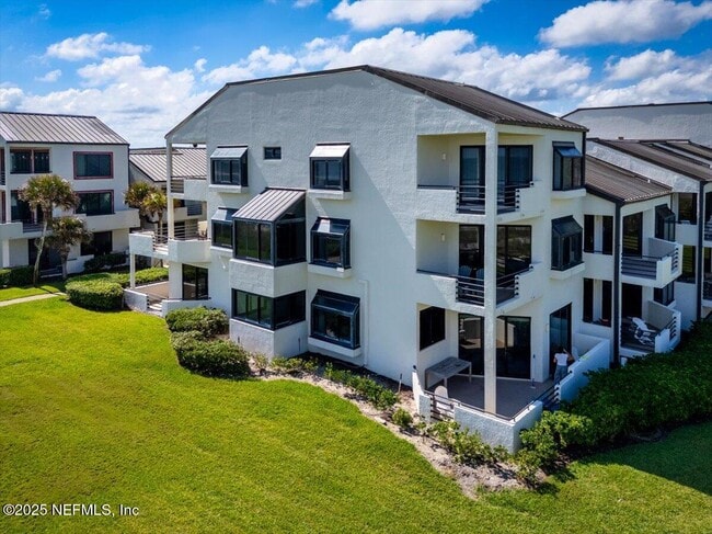 Building Photo - 739 Spinnakers Reach Dr