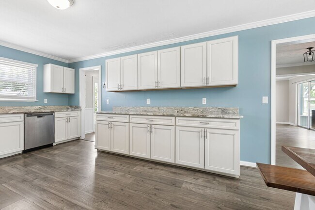 Building Photo - 29 Adriatic Ave