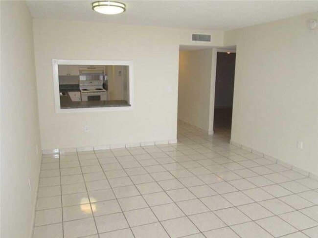 Building Photo - Spacious 2 Bedroom, 2 Bath Condo in Gated Community