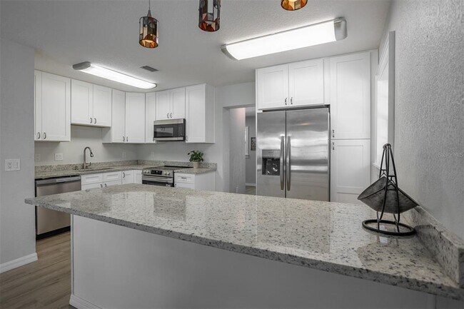 Building Photo - 711 Bayshore Dr