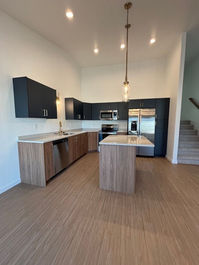 Building Photo - 3 Bed 3 Bath Townhome