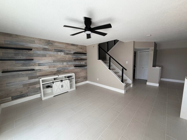 Building Photo - 117 Yacht Club Way