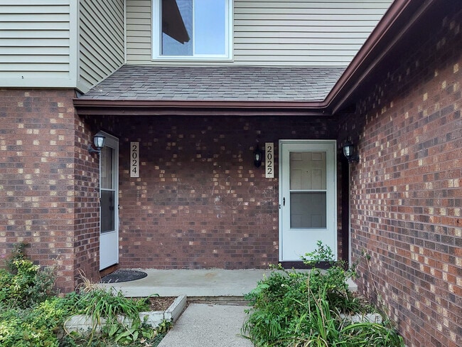 Building Photo - 2022 Adderbury Ln
