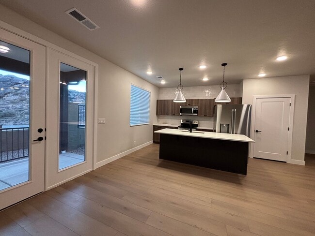 Building Photo - SINGLE LEVEL TOWNHOME FOR RENT!