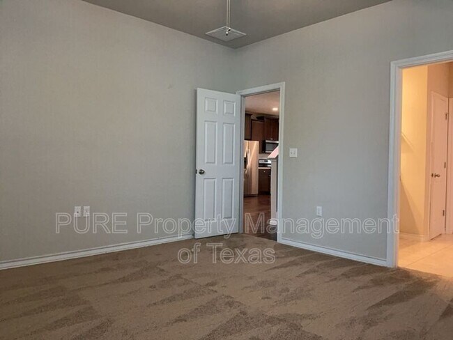 Building Photo - 11708 Coyote Call Way