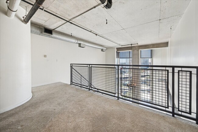 Building Photo - 2000 Bagby St