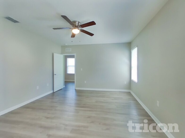 Building Photo - 518 Squires Grove Dr
