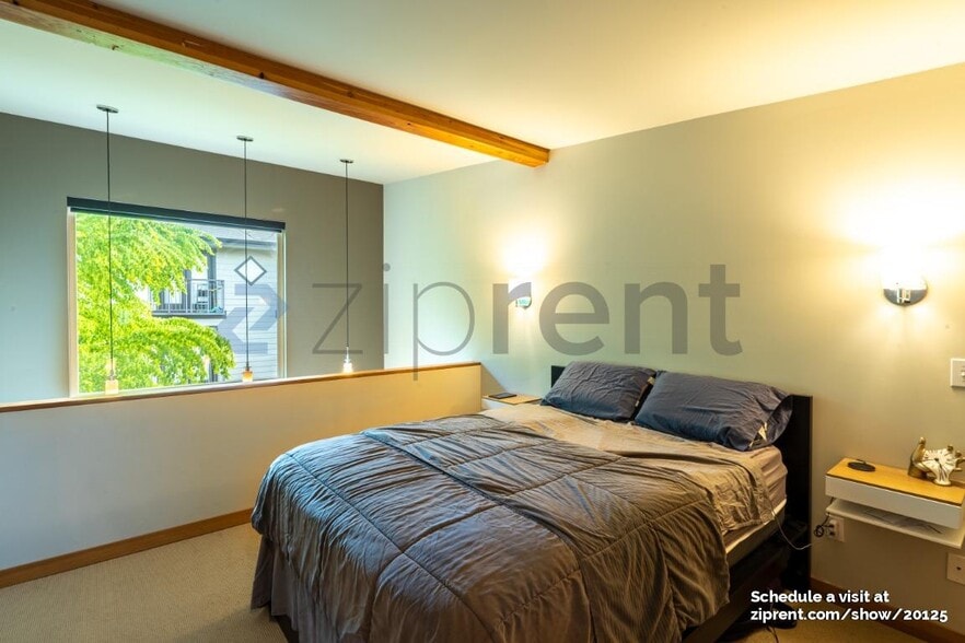 Building Photo - Unit D