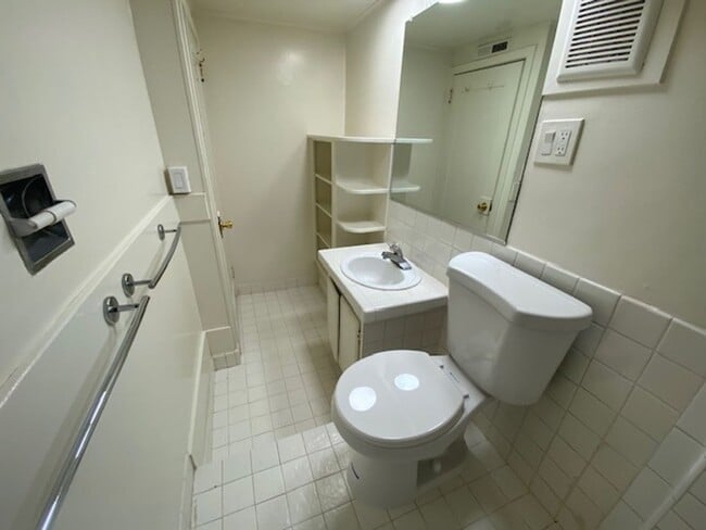 Building Photo - 245-249 Walnut Street