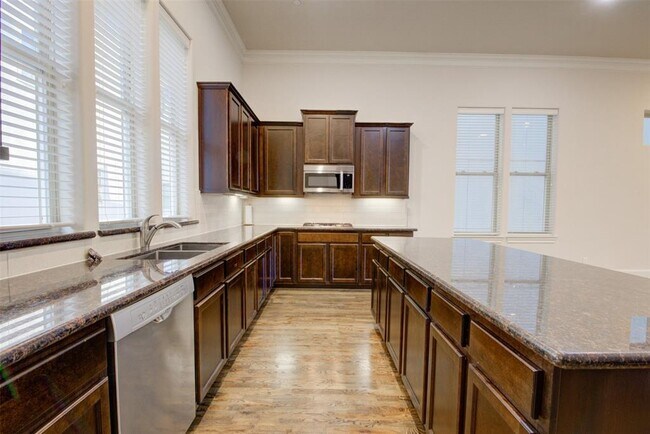 Building Photo - 9627 Fannin Station W