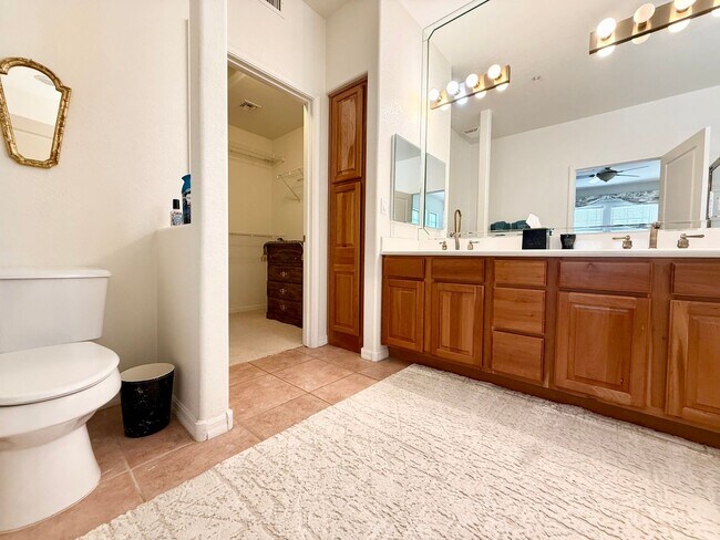 Building Photo - Luxury Fully Furnished Golf Course Condo in Gated Hassayampa!