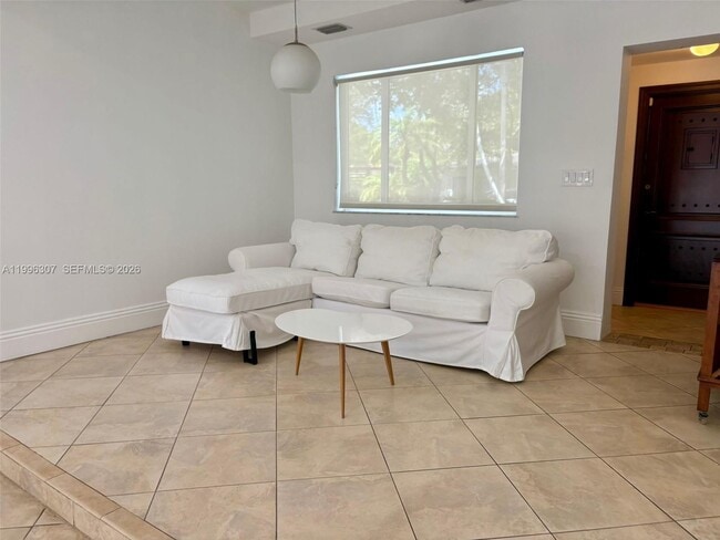 Building Photo - 4190 Pamona Ave