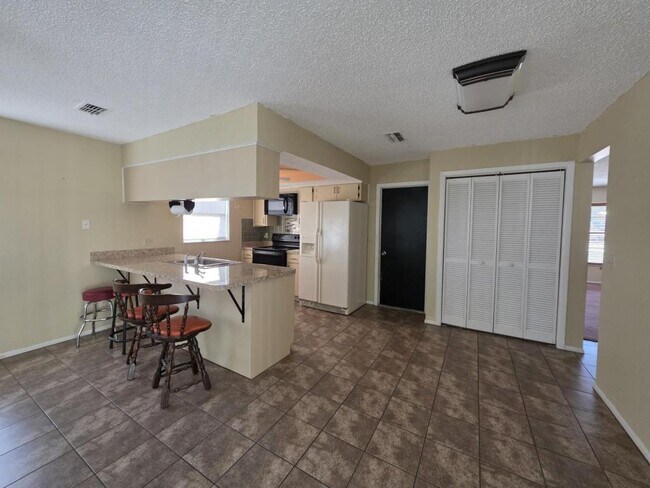 Building Photo - 2052 Deltona Blvd