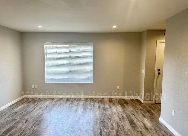 Building Photo - 10635 Aristocrat Ct