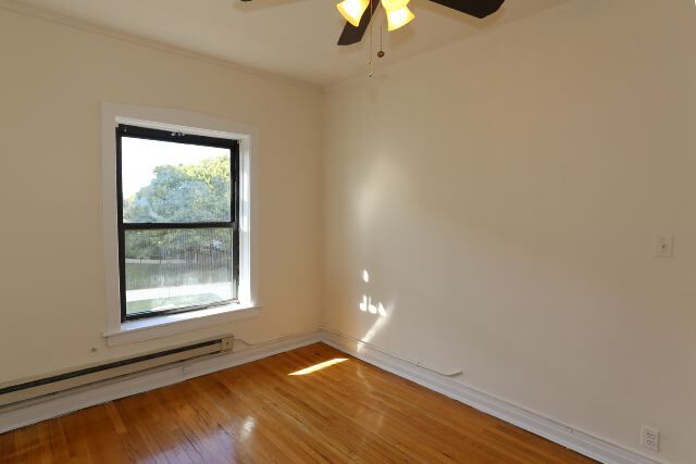 Building Photo - 842 W Waveland Ave