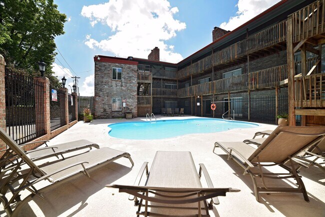 Building Photo - z-103125-Harlow House - 3745 Warwick Blvd/210 E 38th Street