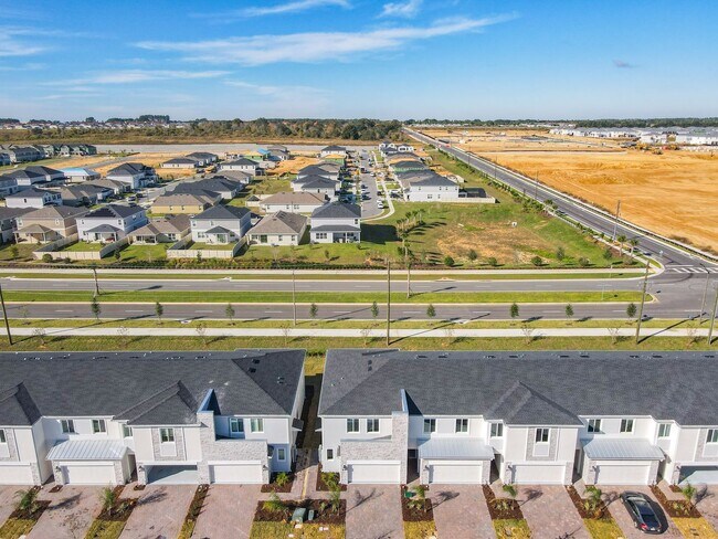 Building Photo - 409 Bogey Dr