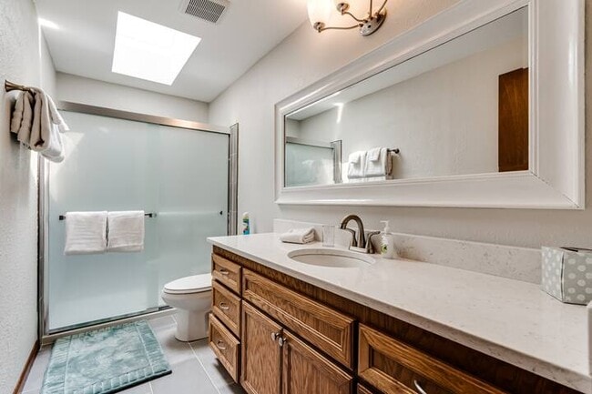 Building Photo - 2644 Willona Dr