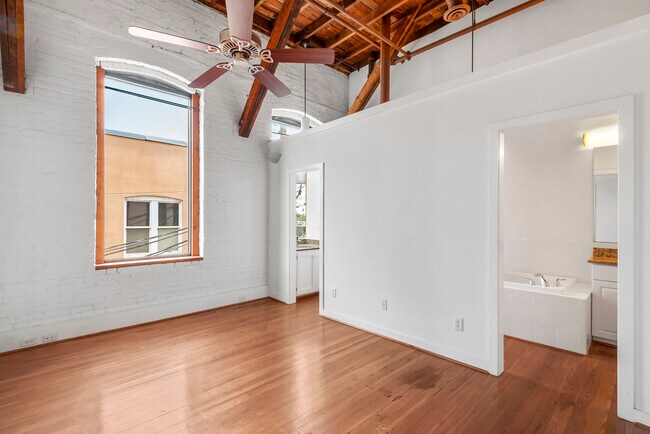 Building Photo - 285 E Stuart Ave