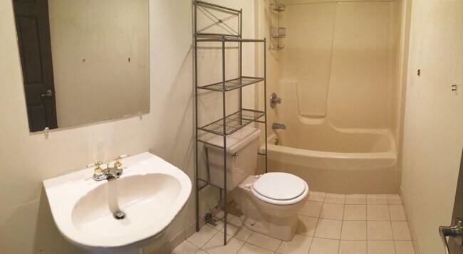 Interior Photo - 302CED