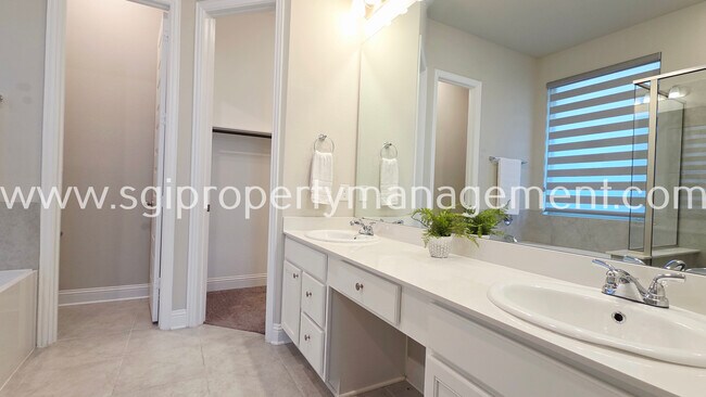 Building Photo - 1922 Renwick Dr