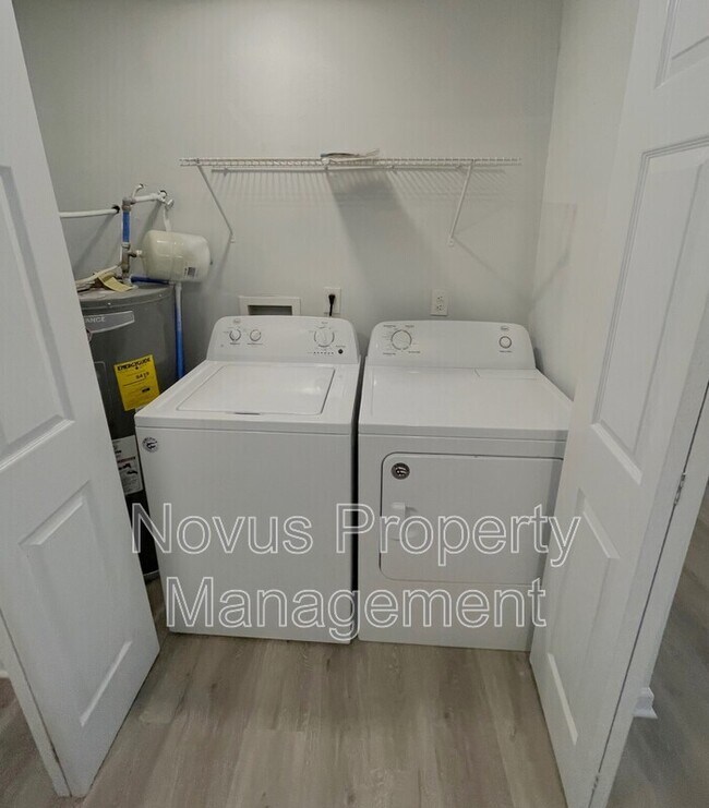 Building Photo - 405 N Park St