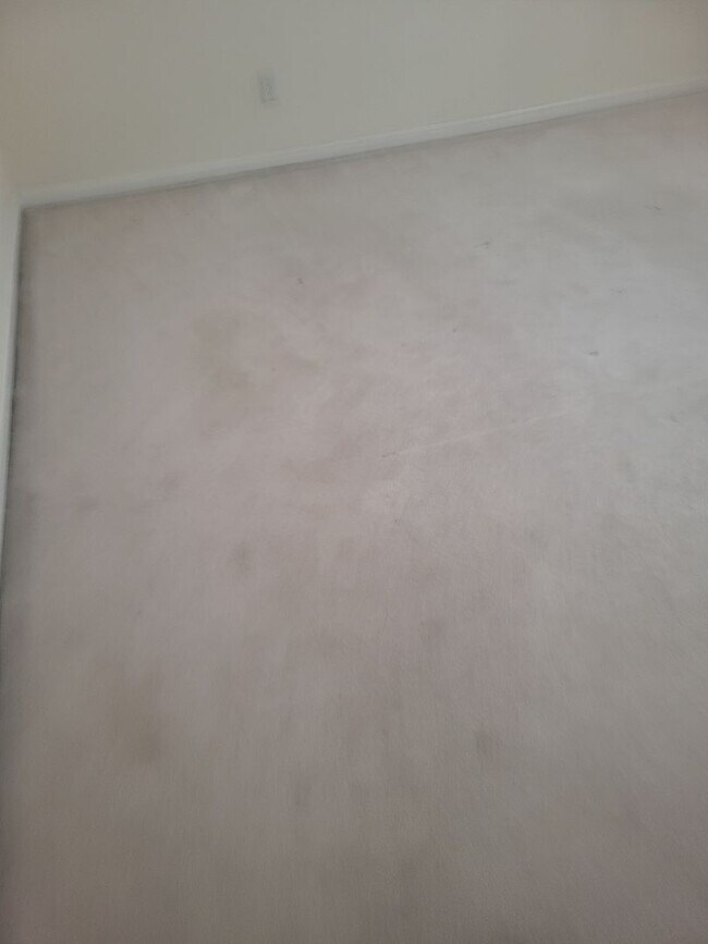 Building Photo - 5049 Pine Lake Ct