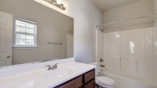 Building Photo - 2206 Pennsylvania Ave