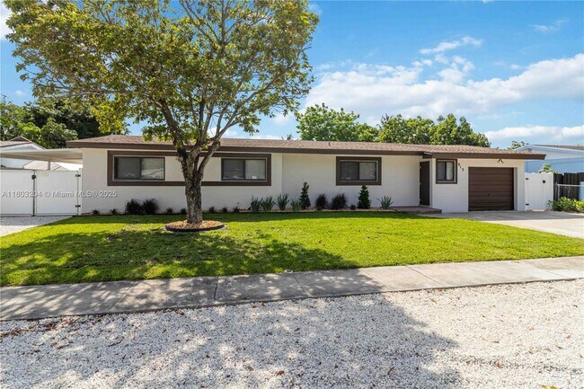 Building Photo - 913 SW 49th Ave