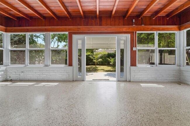 Building Photo - 8927 Carlyle Ave