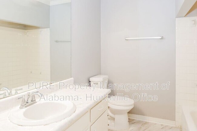 Building Photo - 11313 Mountain Crest Dr SE