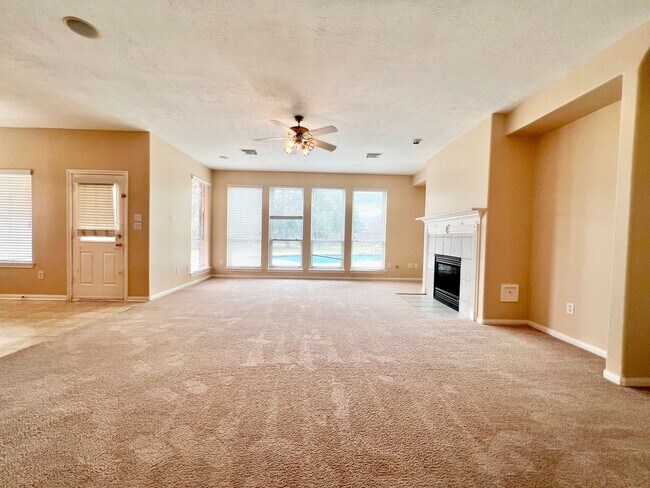 Building Photo - 16735 Village View Trail