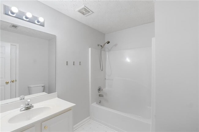 Building Photo - 3870 Safehaven Dr