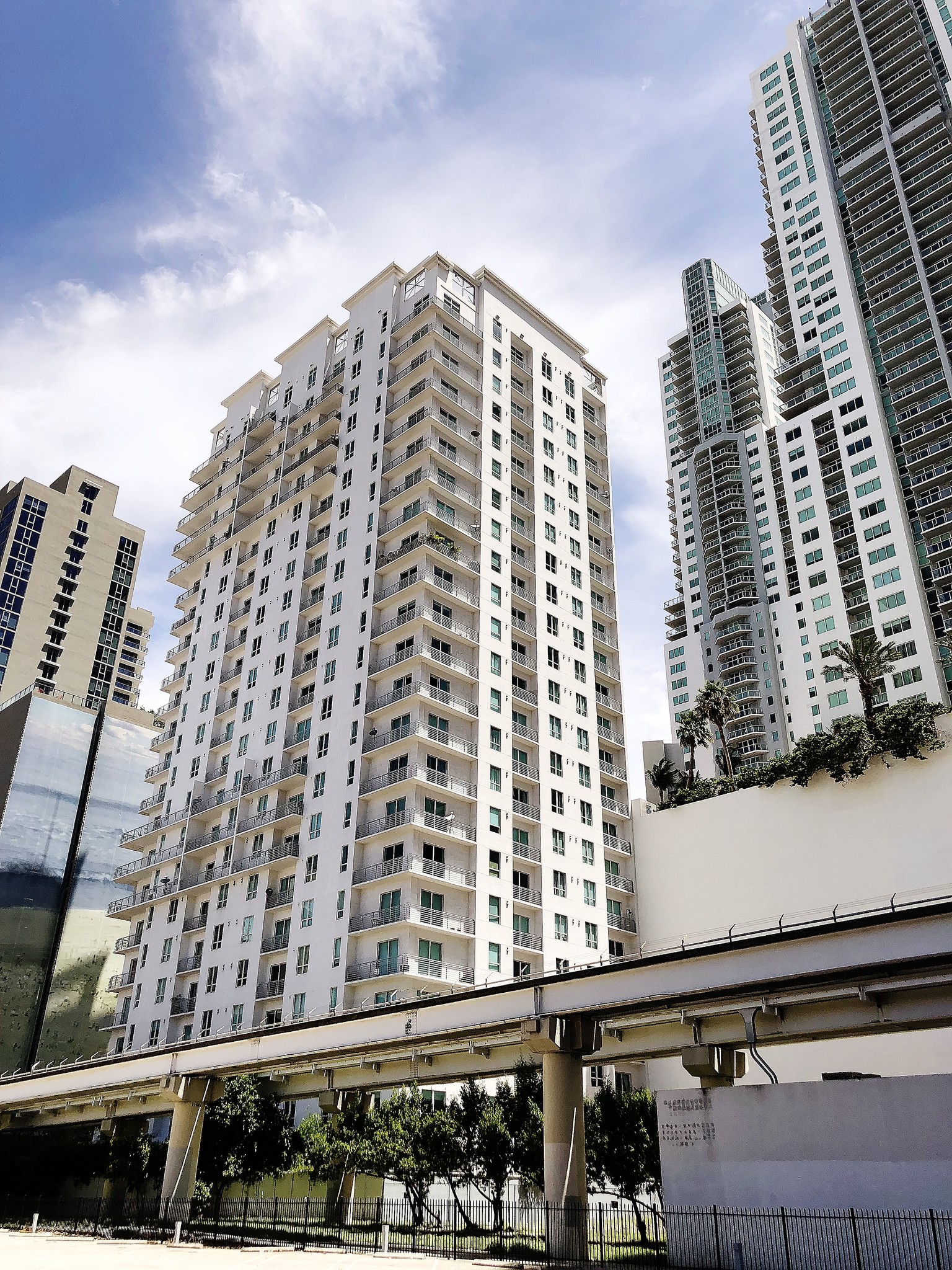 Loft One next to metromover/shops/park - 234 NE 3rd St