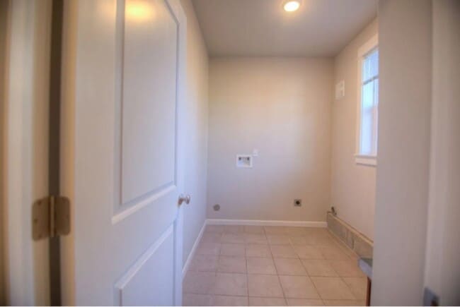 Building Photo - 607 NE 92nd Ave