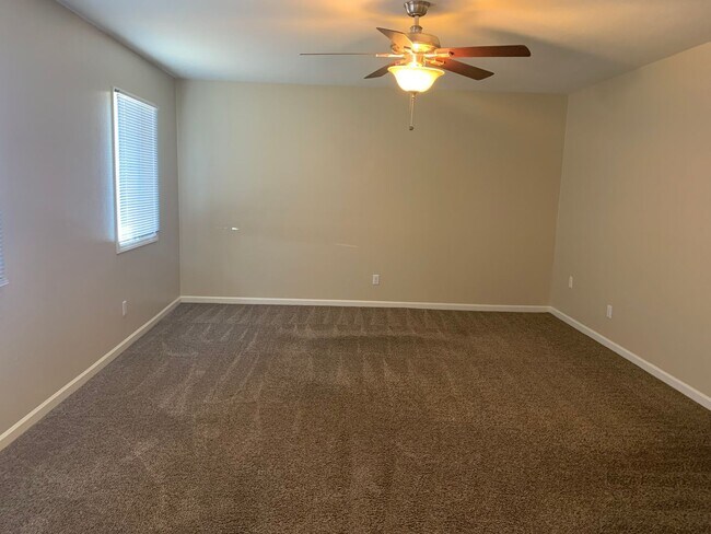 Building Photo - Great 3 bedroom 2 bath home