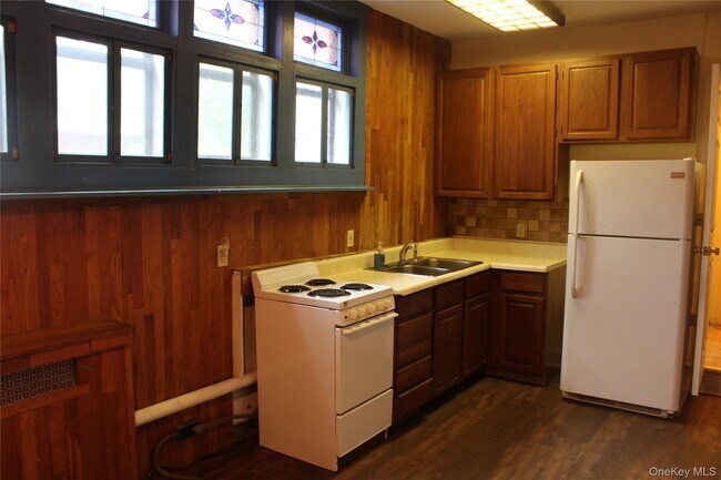 Building Photo - 50 NY-343