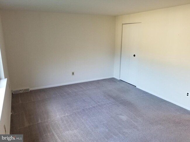 Building Photo - 1161 Putnam Blvd