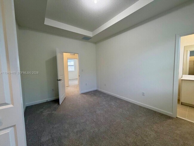 Building Photo - 254 SE 10th St