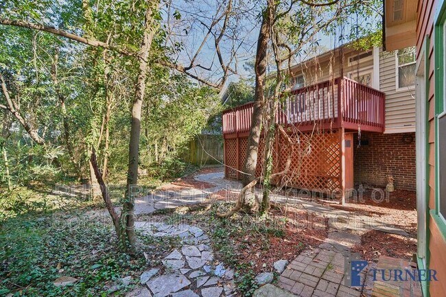 Building Photo - 801 Laurel Hill Ln