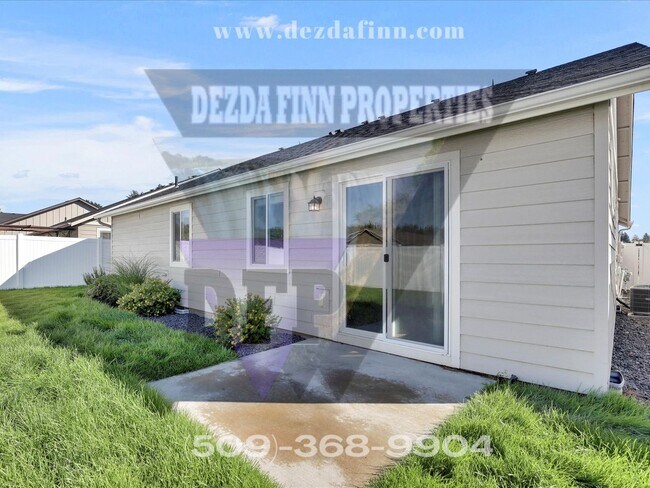 Building Photo - Recently Built, 3 Bed, 2 Bath, 1 Level Spo...