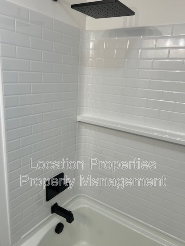 Building Photo - 1934 Emerald Dr