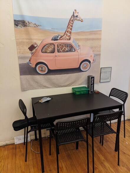 Building Photo - 3909 Pine St