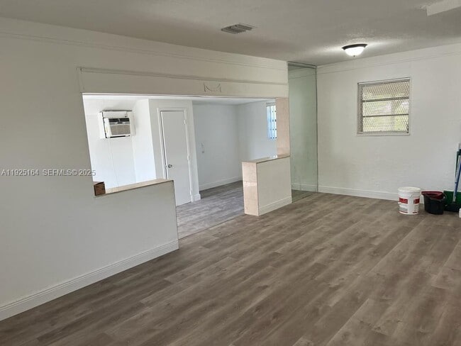 Building Photo - 1707 NW 14th Ct